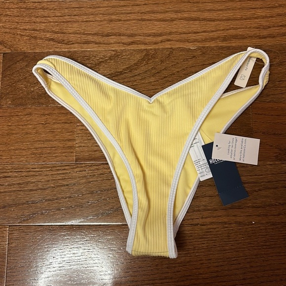 NWT HOLLISTER RIBBED HIGH-LEG V-WAIST CHEEKIEST BIKINI BOTTOM - S - Picture 3 of 7